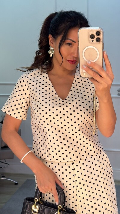 FotoBlusa Poá Cleo Decote V E Mangas Curtas