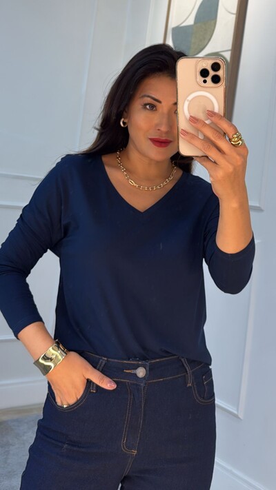 FotoBlusa Mila Malha Ampla Decote V E Mangas Longas