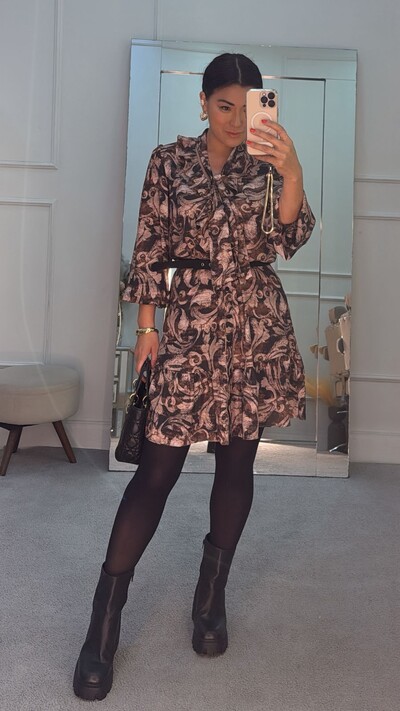 Foto Vestido Curto Alissa Estampado Detalhe Laço Na Gola