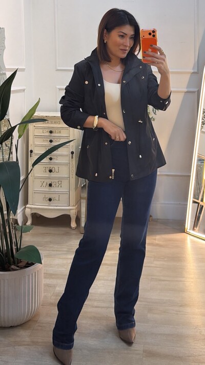Foto Parka Casaco Capuz Removivel Kamila Detalhe De Bolsos No Busto