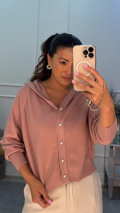 FotoCardigan Curto Tricot Com Capuz Karla Botão De Flor Com Pérola