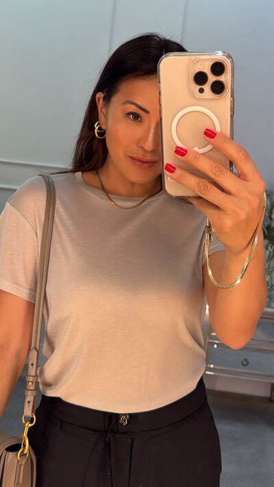 FotoBlusa Básica Nana Gola Careca E Mangas Curtas