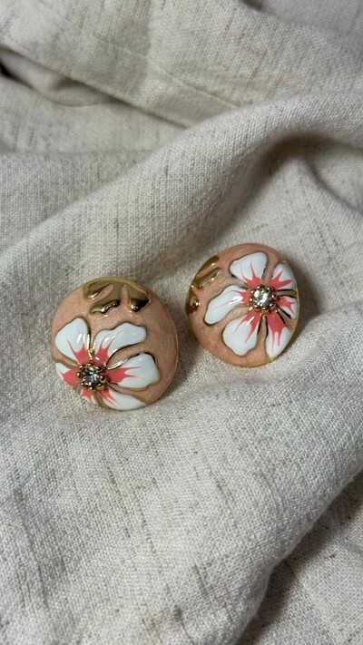 Foto Brinco Grande Resinado Detalhe De Flor Resinada Com Strass