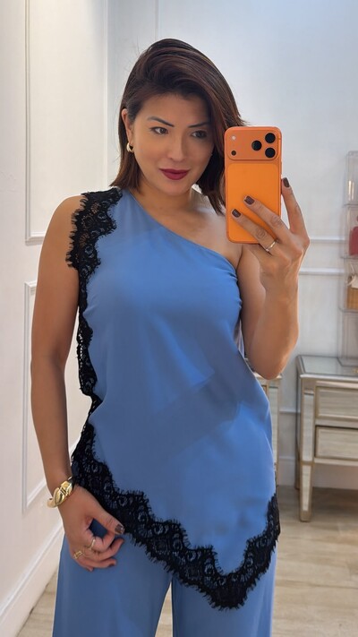 Foto Blusa Ombro Único Thainá Barrado Assimétrico Detalhe Renda