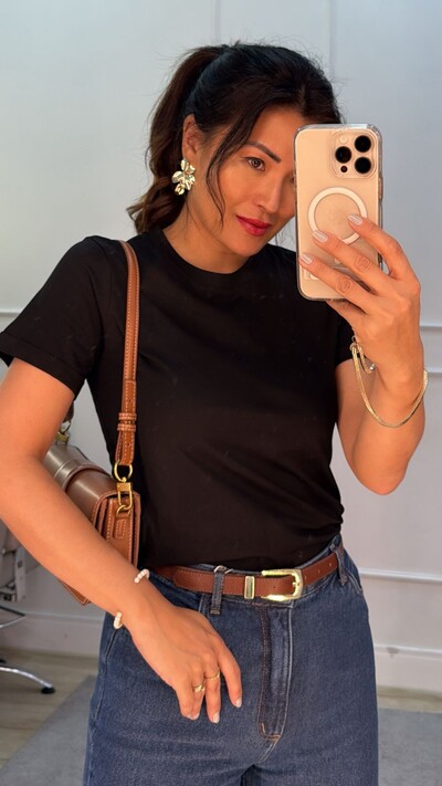 FotoBlusa Básica Ayumi Mangas Curtas Com Punhos Dobrados