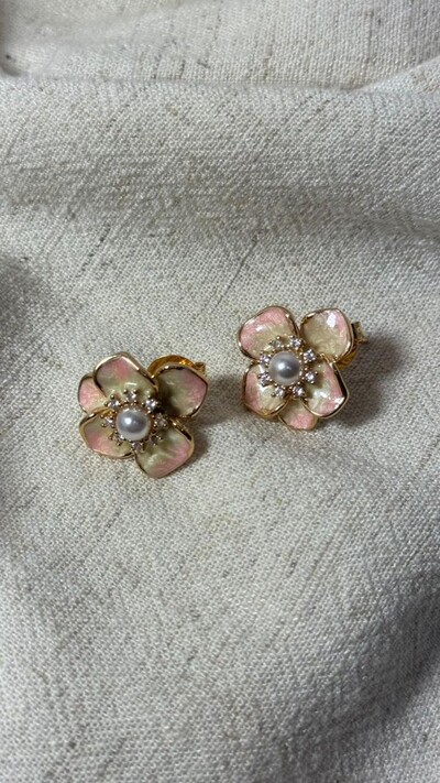 Foto Brinco Flor Pequena Bicolor Miolo De Pérola
