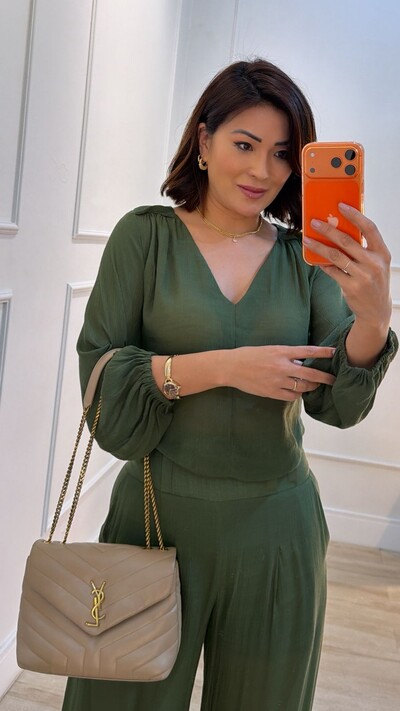 Foto Blusa Curta Acetinada Decote V Jamile Mangas 7/8 Bufantes