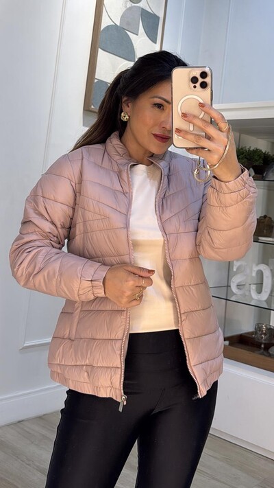 FotoJaqueta Nylon Valentina Pespontos Em Triangulo Horizontal