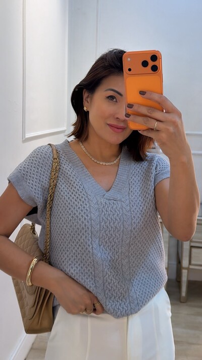 Foto Colete De Tricot Decote V Sonia Texturas Onduladas Frontais
