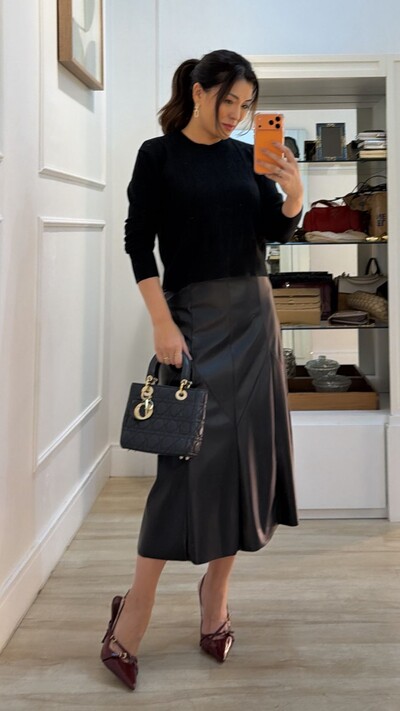 Foto Blusa Tricot Leila Parte Frontal Com Maxi Nervuras E Trançados Verticais