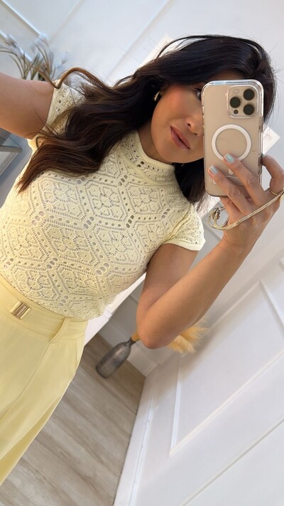 FotoBlusa Tricot Com Entremeios Gola Alta Sandy Punhos E Barrado Ondulados