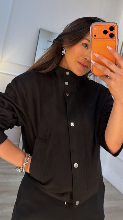 FotoJaqueta Casaco Curto Suede Jane Martingale Nos Punhos