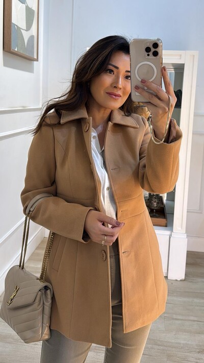 FotoCasaco Lã Batida Bolsos Em Relevo Na Diagonal Melissa Recorte Na Cintura