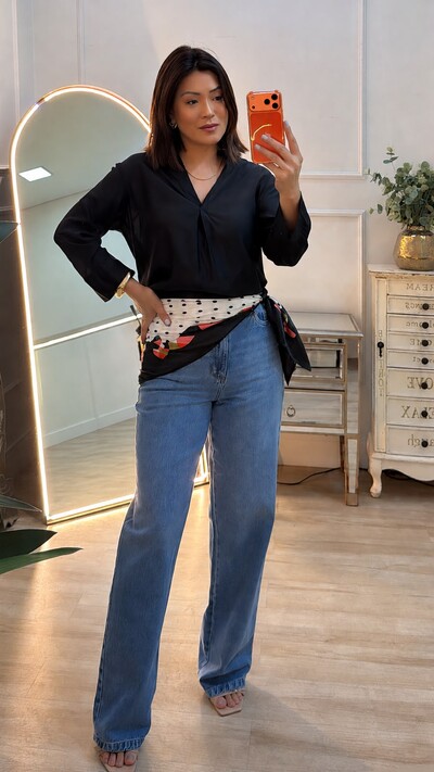 Foto Blusa Alongada Acetinada Decote V Nancy Mangas 7/8