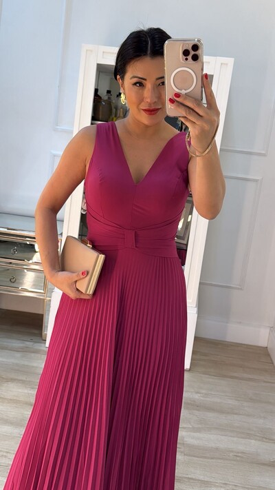 FotoVestido Longo Decote V Detalhe De Laço Maithe Saia Plissada