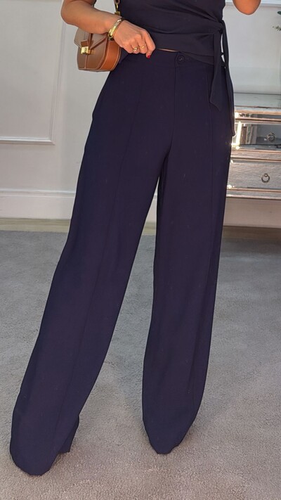 FotoCalça Pantalona Mafe Com Botão Forrado