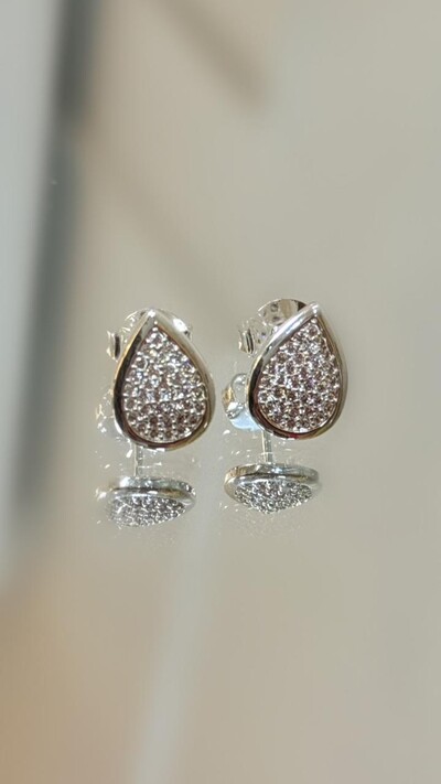 Foto Gota Pequena Cravejada Em Strass
