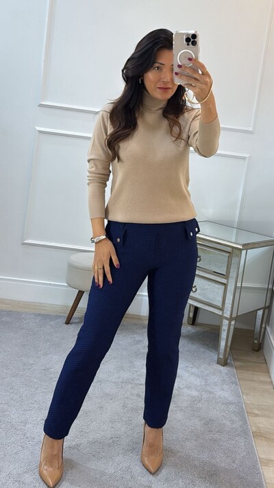 Foto Calça Texturizada Felipa Detalhe De Lapela