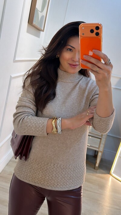 FotoBlusa Tricot Gola Alta Samantha Punhos E Barrado Texturas Entrelaçadas