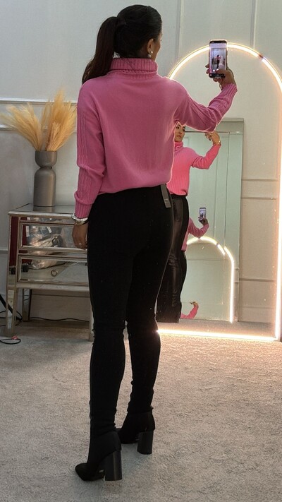 FotoCalça Skinny Detalhe Couro Eco Lateral Forro Peluciado Tabatha Bolsos Fake Diagonal
