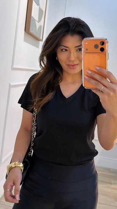 FotoBlusa Malha Decote V Eliza Mangas Curtas