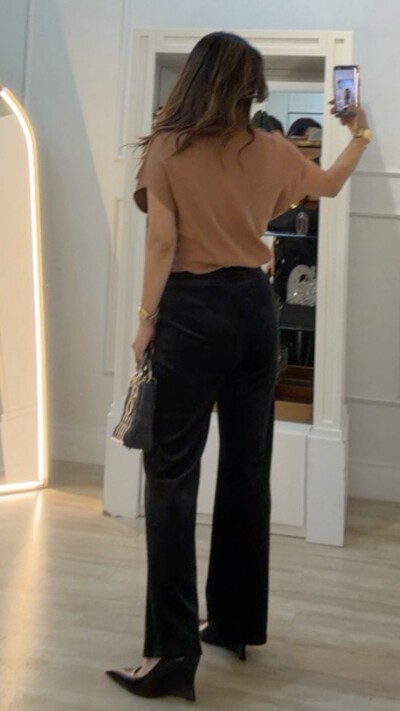 FotoCalça Pantalona Plush Canelada Mariana Com Bolsos Faca