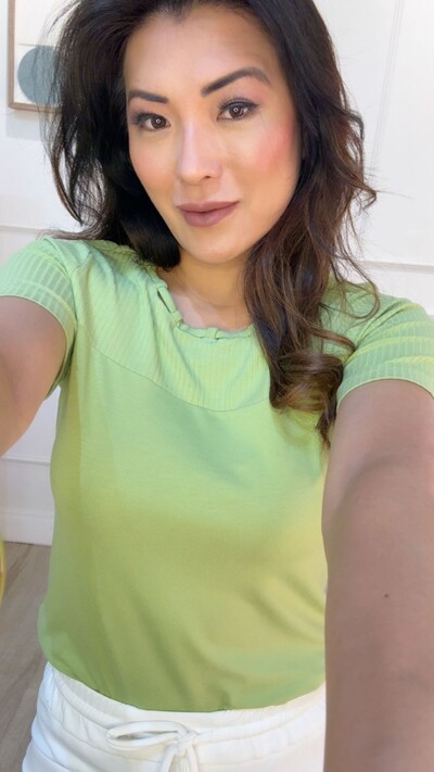 FotoBlusa Malha Parte Superior Canelada Kayla Gola Detalhada