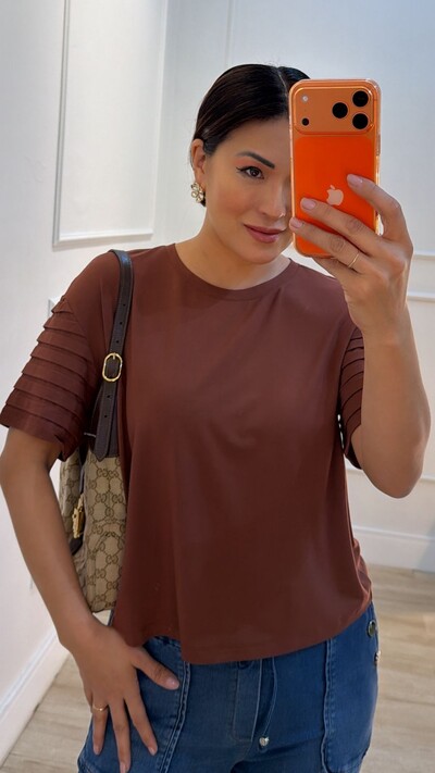 Foto Blusa De Malha Ampla Barbara Mangas Curtas Com Recortes