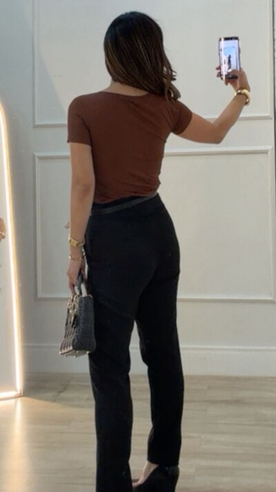 FotoCalça Slim Alfaiataria Nervura Sarah Pala Transpassada