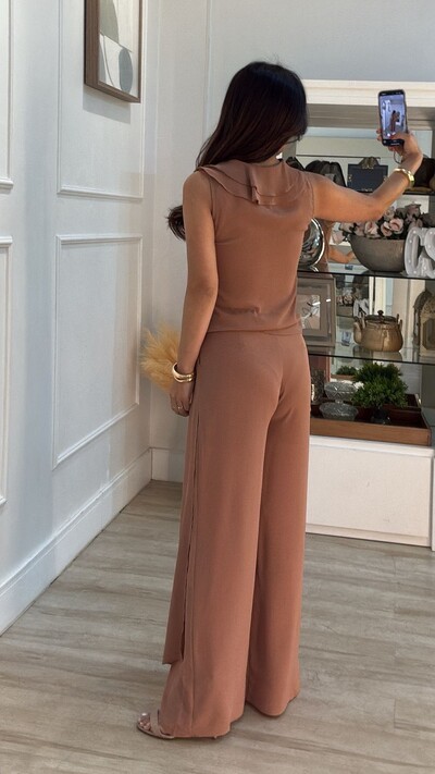 FotoCalça Pantalona Em Crepe Larissa Fendas Laterais