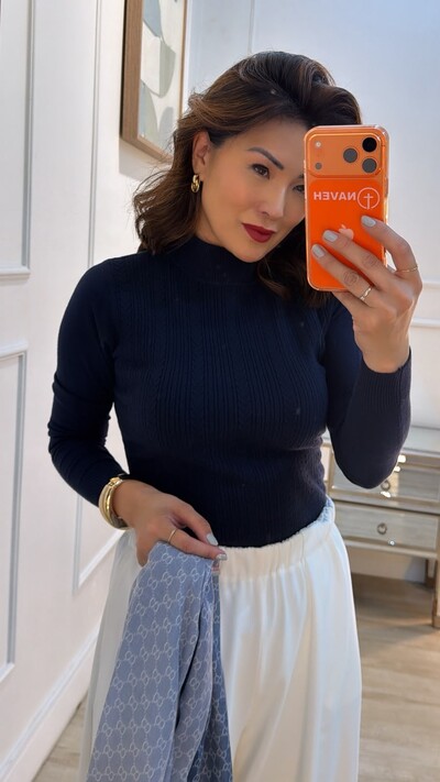 Foto Blusa Tricot Gola Alta Thainá Nervuras Caneladas E Trançados Frontais