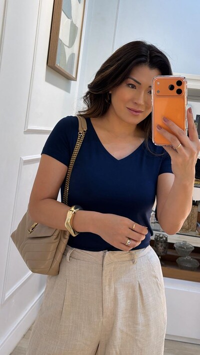 FotoBlusa Manga Curta Rafaela Decote V Basica