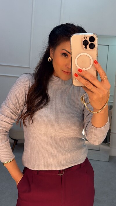 FotoBlusa Tricot Nervuras Verticais Roberta Gola Alta Canelada