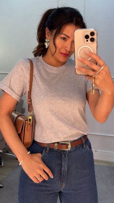 FotoBlusa Básica Ayumi Mangas Curtas Com Punhos Dobrados