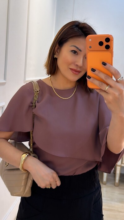 Foto Blusa Crepe Laura Com Sobreposição De Babado Assimétrico