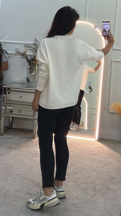FotoCalça Skinny Detalhe Couro Eco Lateral Forro Peluciado Tabatha Bolsos Fake Diagonal