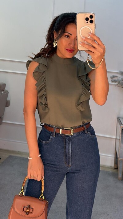 FotoBlusa Regata Crepe Debora Detalhe De Babado