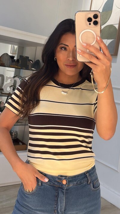 FotoBlusa Malha Listrada Celine Com Gola Ondulada