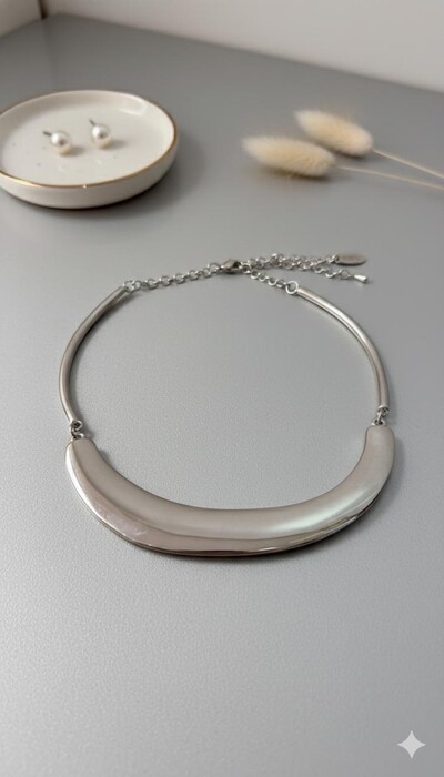 Foto Colar Choker Chapa Lisa Maleável Assimétrica