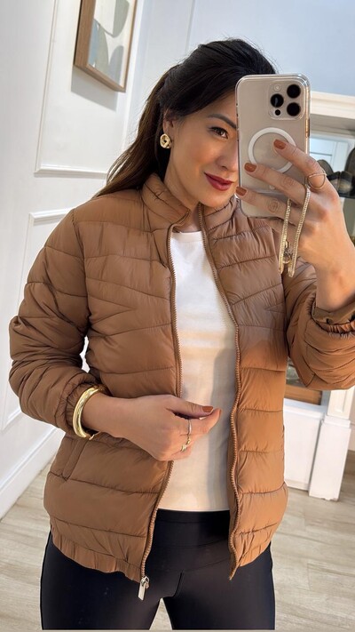 FotoJaqueta Nylon Valentina Pespontos Em Triangulo Horizontal