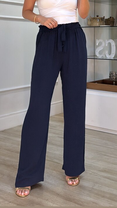 FotoCalça Pantalona Bolsos Frontais Brooke Cinto Faixa Fixo