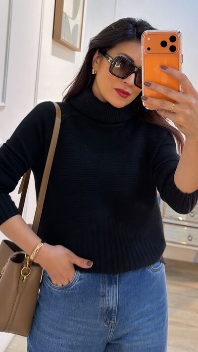 FotoBlusa Tricot Gola Rolê Sandra Nervuras Caneladas Na Horizontal