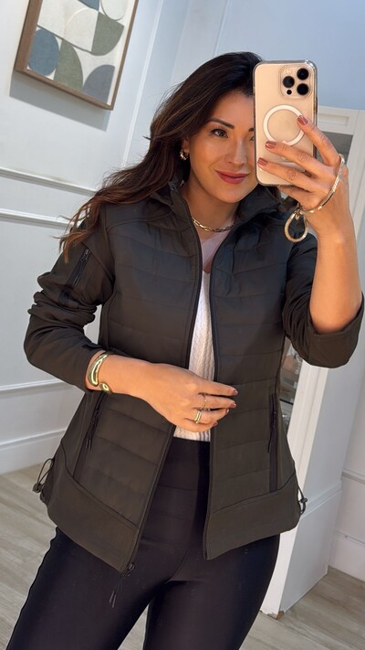 FotoJaqueta Com Capuz Pitty Puxadores Reguláveis No Barrado