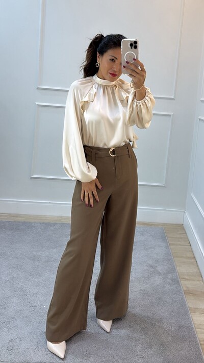Foto Blusa Gola Alta Acetinada Emilly Mangas Bufantes Detalhe De Babado