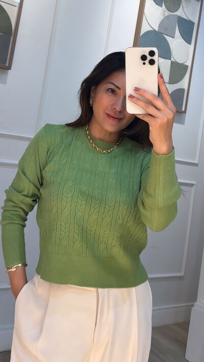 FotoBlusa Tricot Leila Parte Frontal Com Maxi Nervuras E Trançados Verticais