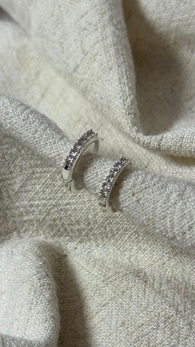 Foto Brinco Pequeno Argola Cravejada