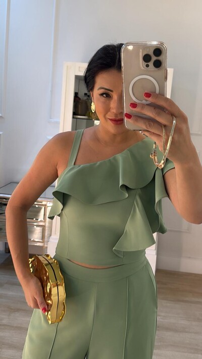 FotoConjunto Marisa Alfaiataria Blusa Cropped Manga Babados & Calça Pantalona