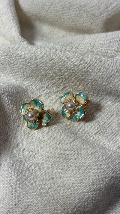 Foto Brinco Flor Pequena Bicolor Miolo De Pérola