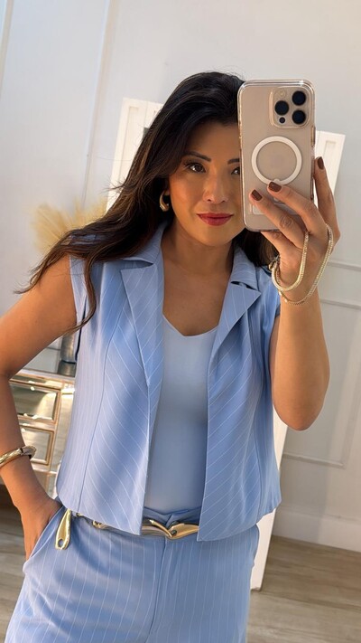 FotoColete Risca De Giz Paula Mangas Curtas Dobradas Com Martingalê