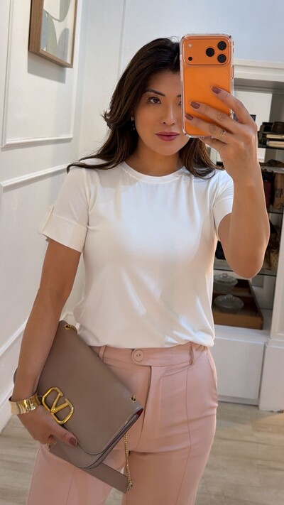 FotoBlusa De Malha Yasmin Detalhe Punhos Largos Pespontados Com Martingalê